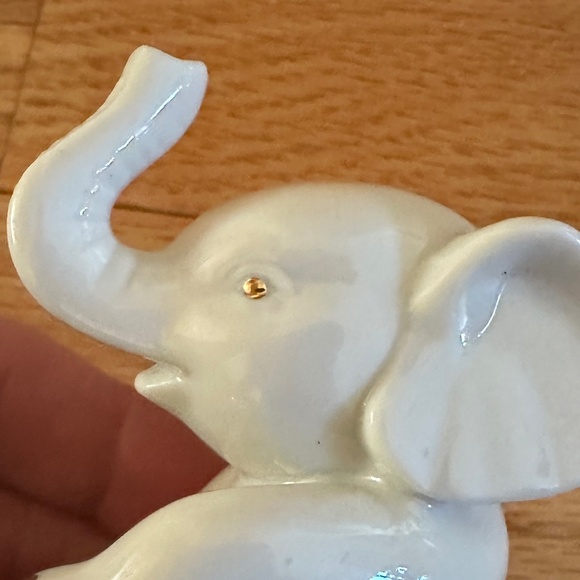 Lenox Baby Elephant Sitting Elephant Trunk Up Elephant - Picture 11 of 11